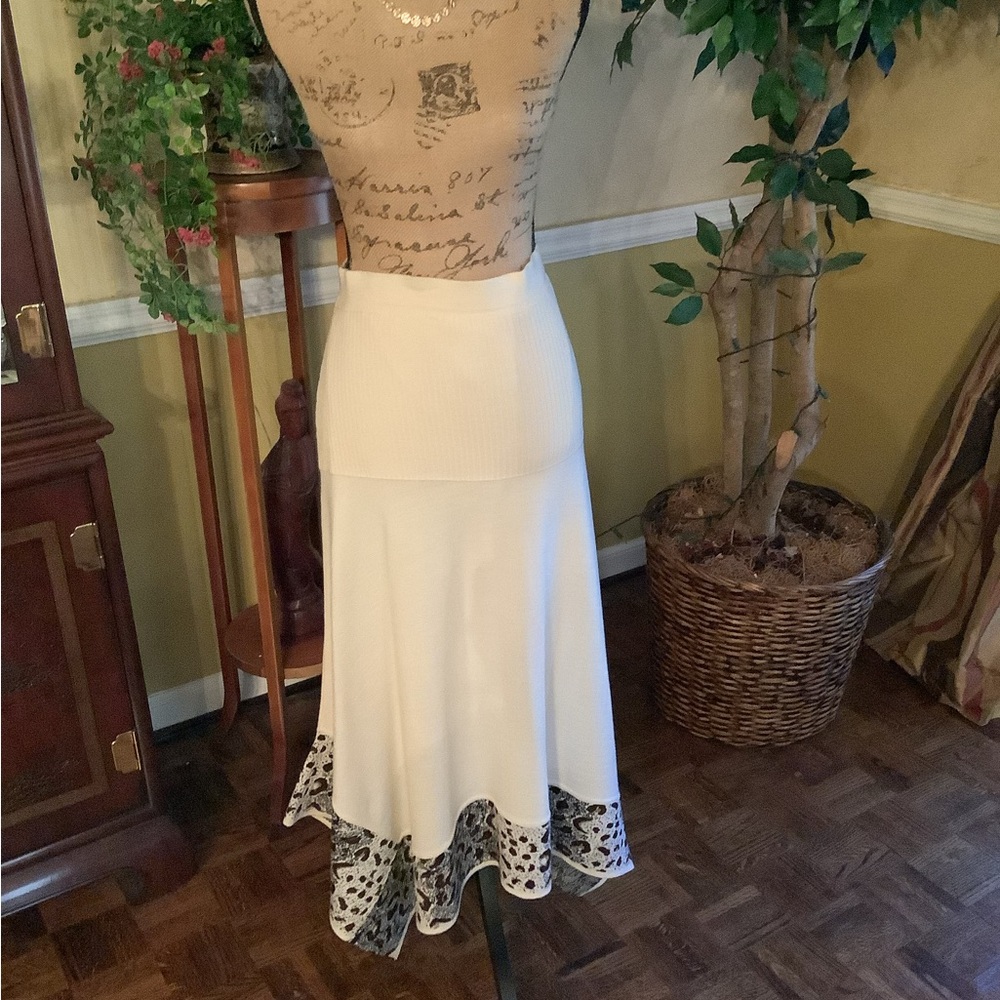 Elegant Beige Skirt with Leopard Trim